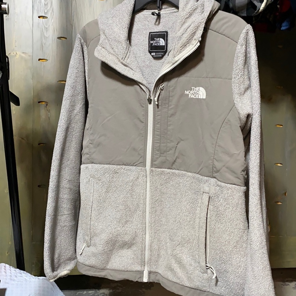 Women’s Denali North Face jacket with hood